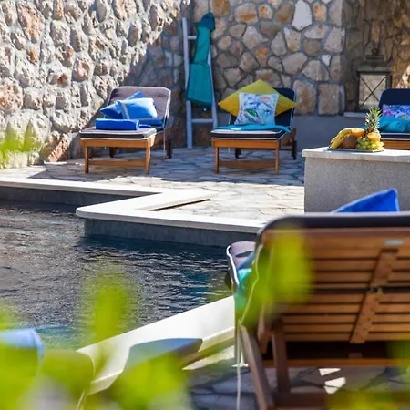 Zavrelje Sleeps 8 Pool Wifi *