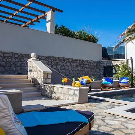 Villa Zavrelje Sleeps 8 Pool Wifi